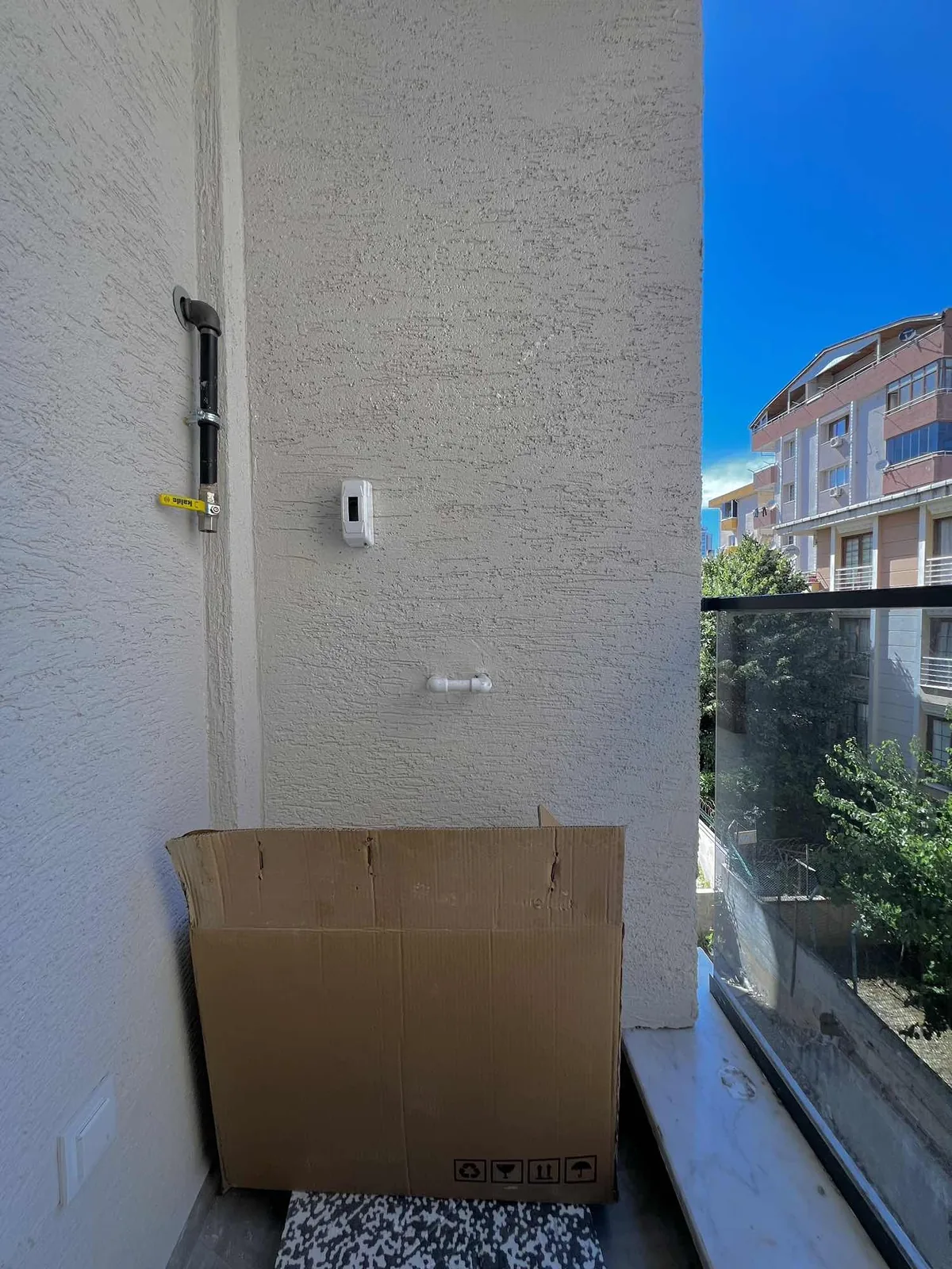 KARLIKTEPE MAH. CADDE ÜZERİ OTOPARKLI LÜKS 2+1 ARAKAT DAİRE - fotoğraf 3