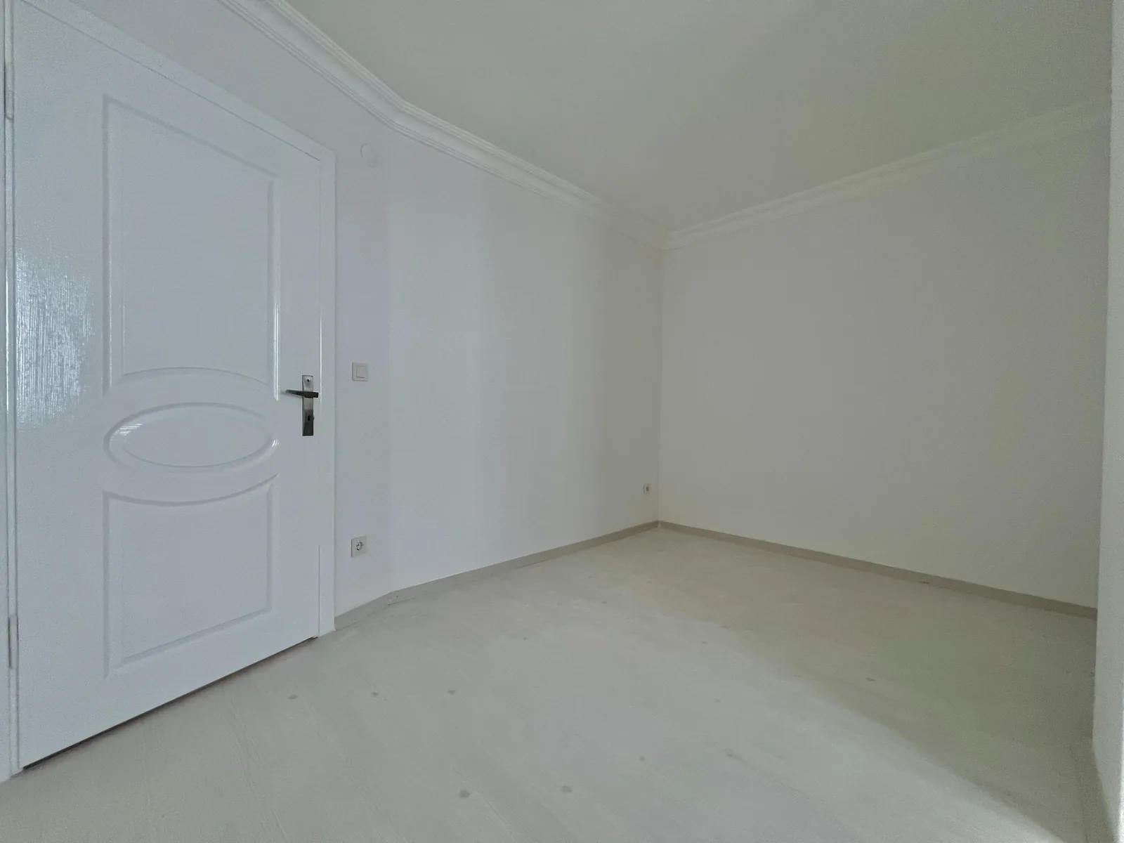 MÜKEMMEL KONUMLU İSKANLI VE KOMBİLİ FIRSAT 2+1 DAİRE - fotoğraf 2