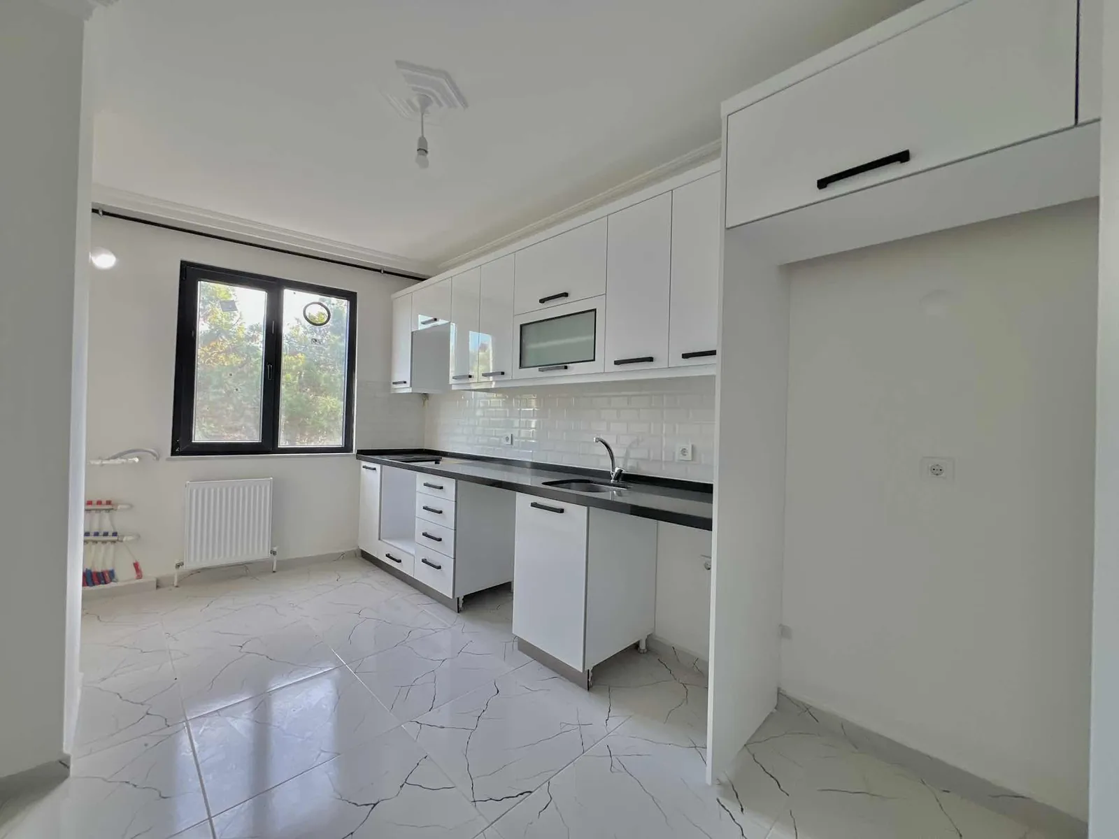 VEYSEL KARANİ MAH. 3+1 ARAKAT DAİRE (3. KAT) K.OTOPARKLI - fotoğraf 3