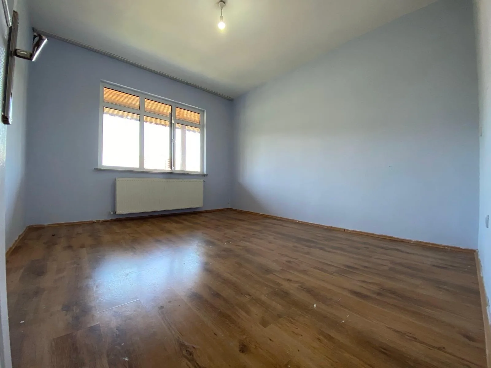 YENİDOĞAN MERKEZİ ve DÜZLÜK KONUMDA KİRALIK 2+1 DAİRE - fotoğraf 2