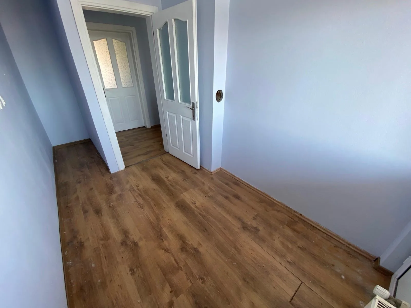 YENİDOĞAN MERKEZİ ve DÜZLÜK KONUMDA KİRALIK 2+1 DAİRE - fotoğraf 3