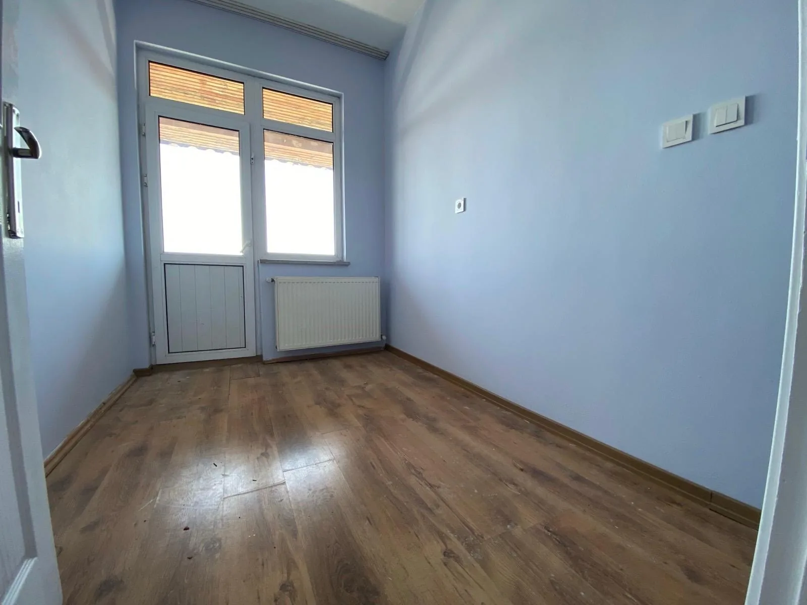YENİDOĞAN MERKEZİ ve DÜZLÜK KONUMDA KİRALIK 2+1 DAİRE - fotoğraf 4