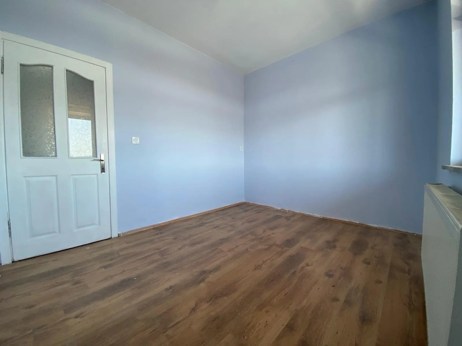 YENİDOĞAN MERKEZİ ve DÜZLÜK KONUMDA KİRALIK 2+1 DAİRE - fotoğraf 5